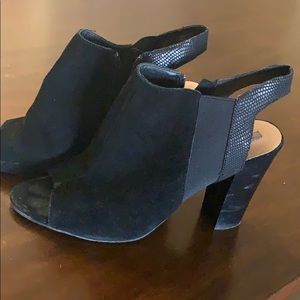 Tahari black heels
